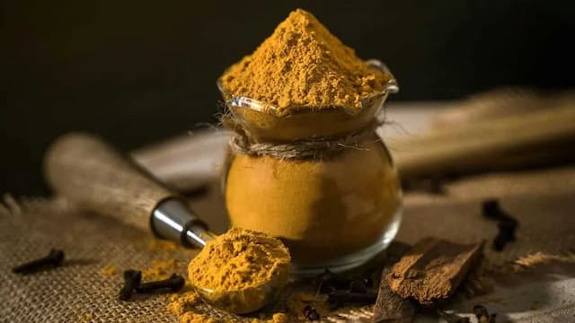 Currying Contempt: The Bitter Legacy Of A Colonial Slur